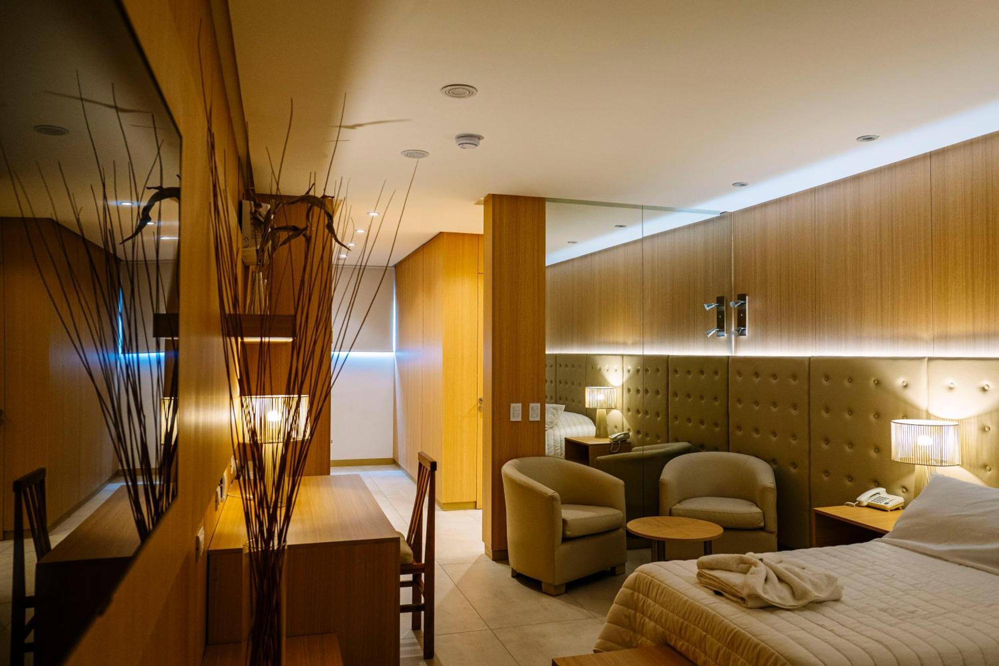 Plaza Paradiso Petit Hotel Чакрас де Кория Екстериор снимка